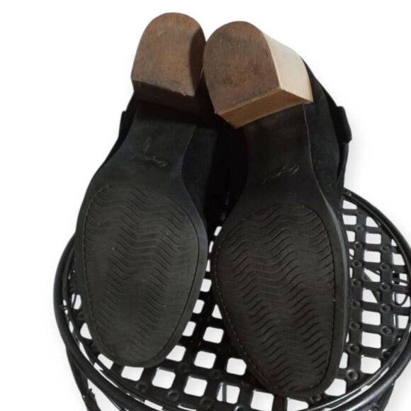 QUPID BLACK FAUX SUEDE BOOTIES SZ.6.5-7 GUC. - Picture 7 of 9